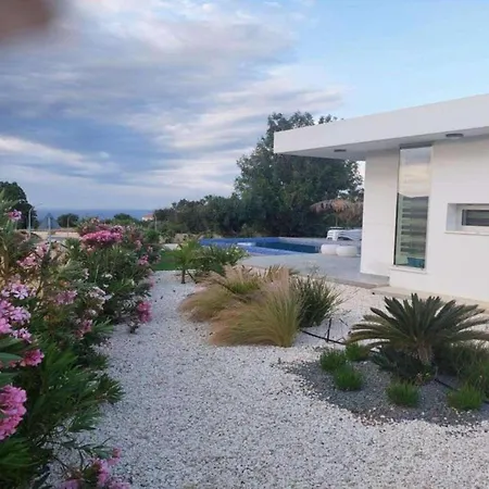 Villa Infinity Blue *